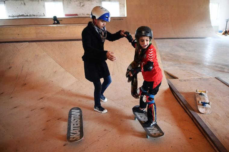 Girls skate class at Skateistan Mazar-e-Sharif